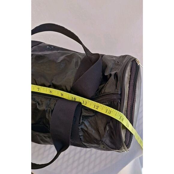 Lesportsac Weekender Bag Black Shiny 14" Overnight Pockets Coated Duffe Bag Rare - Picture 13 of 14